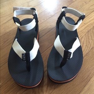 Teva platform size 9 white